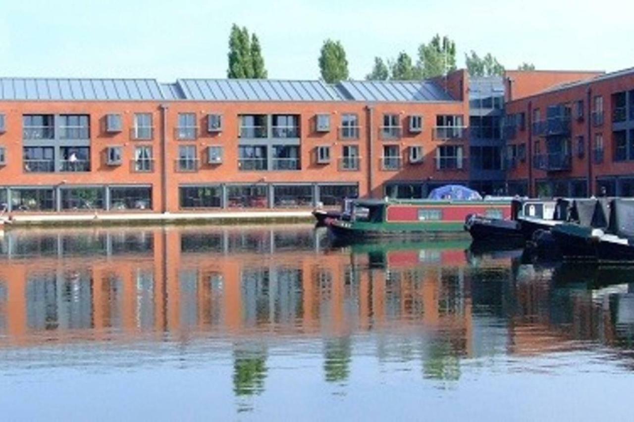 Canal Side Worcester Bagian luar foto