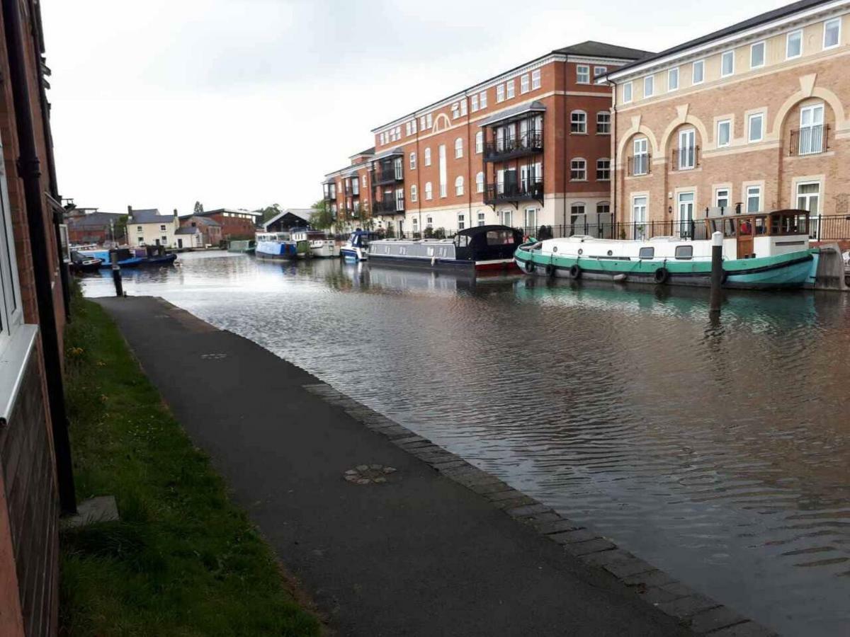 Canal Side Worcester Bagian luar foto